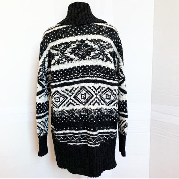 Abercrombie and Fitch geometric pattern cardigan - Picture 3 of 7
